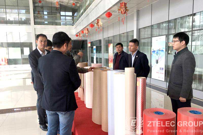 Malaysia customers came to buy FR4 epoxy glass fiber board